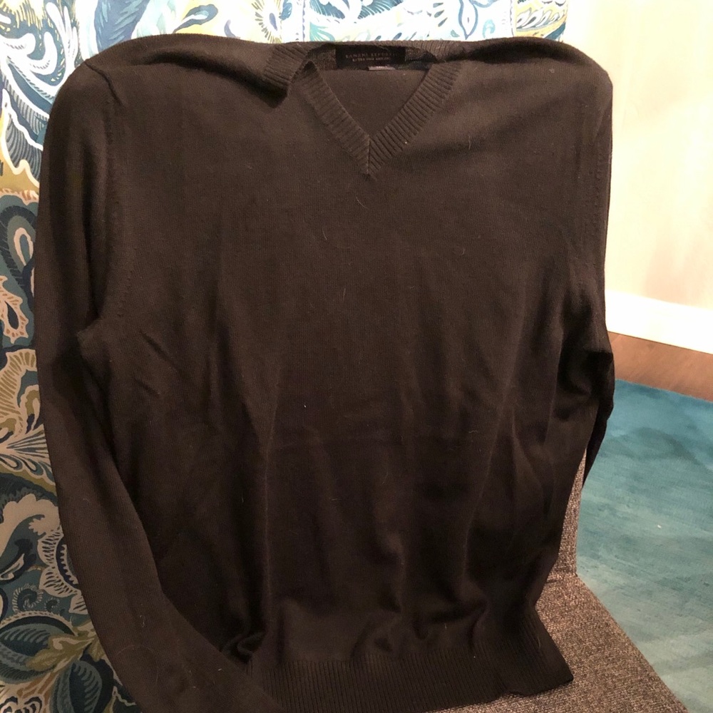 Men’s black merino v-neck sweater-Banana Republic